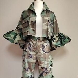 Camouflage Flared Women's Cropped Camo Jacket
